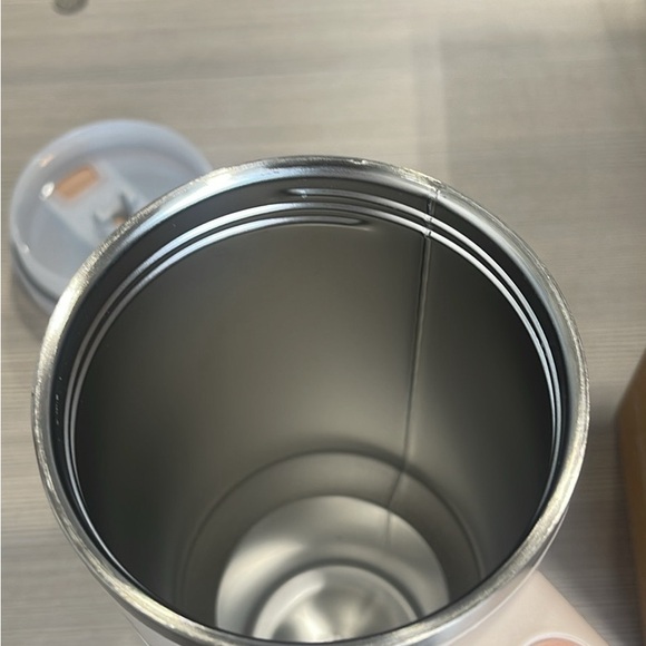 "Brand New Stanley The Quencher H2.0 FlowState™ Tumbler 40 oz / 1.18 L - Picture 4 of 7